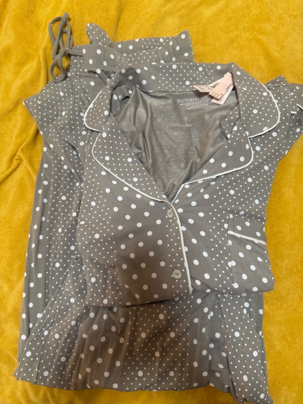 New with tags Victoria's Secret Gray & White Polka Dot Pajama Set Large